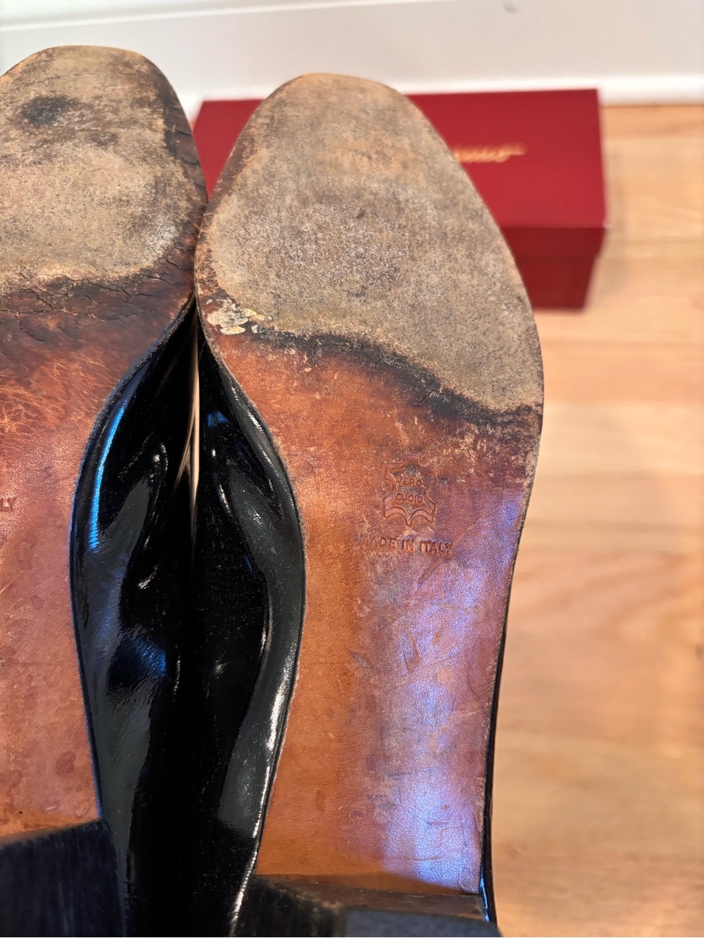 Salvatore Ferragamo black patent leather heels size US 10 - Picture 10 of 11